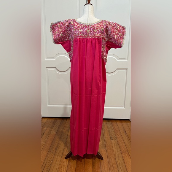 XL San Antonino Maxi Dress,Oax,Mexican dress Hand Embroidered with Silk threads. - Picture 8 of 8